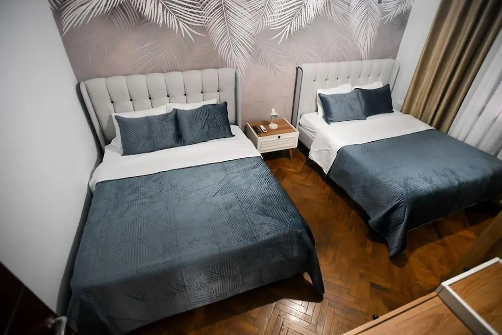 Claire'S Cosy Flat Central Berat Apartment
